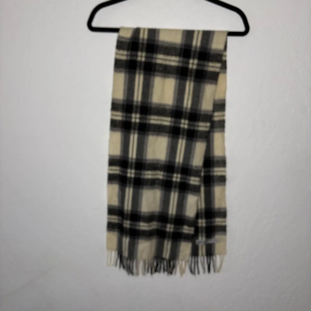 Amanda Smith 100% Wool Plaid Black White Scarf Fringe Made in Japan 56” X 12.25”